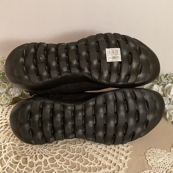 Skechers Studded Black Suede Leather Booties Women’s Size 8.5 NWOT - Picture 5 of 16